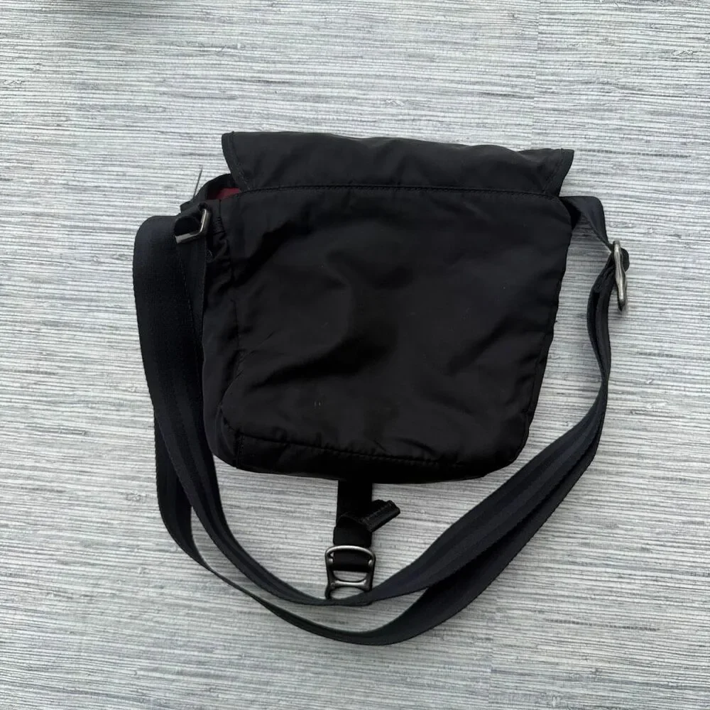 T-Tech by Tumi Black Nylon Small Crossbody Travel Messenger Bag 57501D